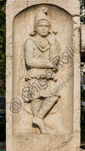 Cippo di Attis a Reggio Emilia: Arte Romana del I Secolo d.C.