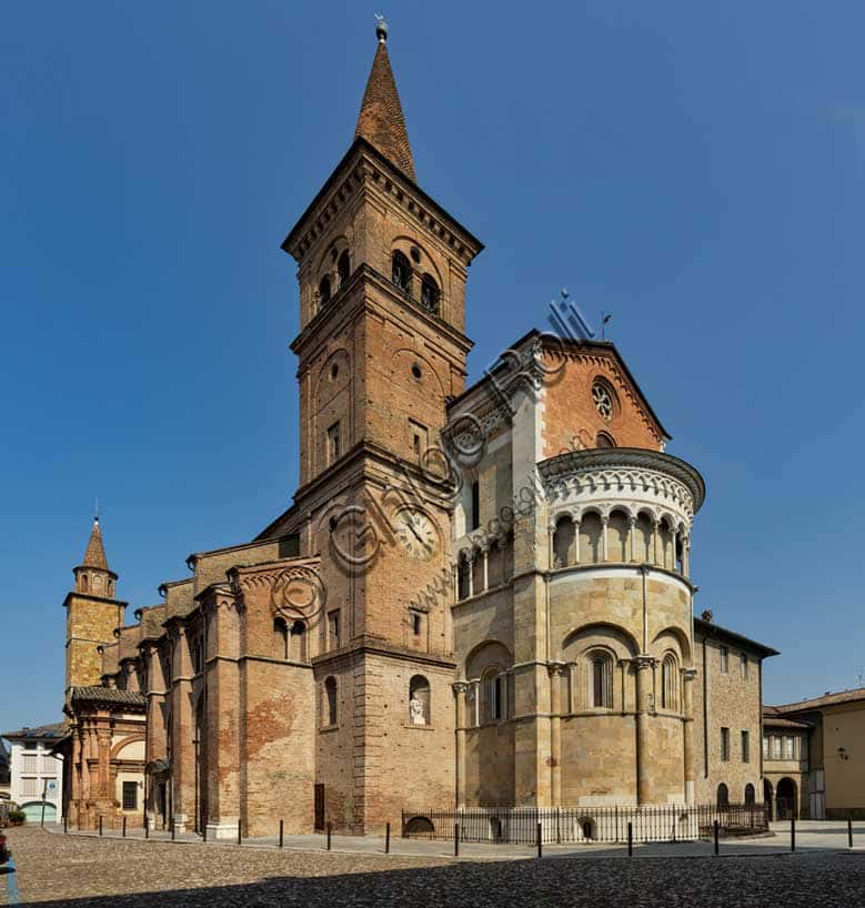 Duomo di Fidenza: Abside e Fianco Sud della Cattedrale di San Donnino