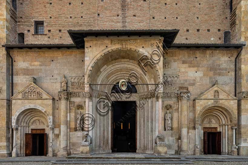 Duomo di Fidenza: Architettura della Facciata e i Tre Portali