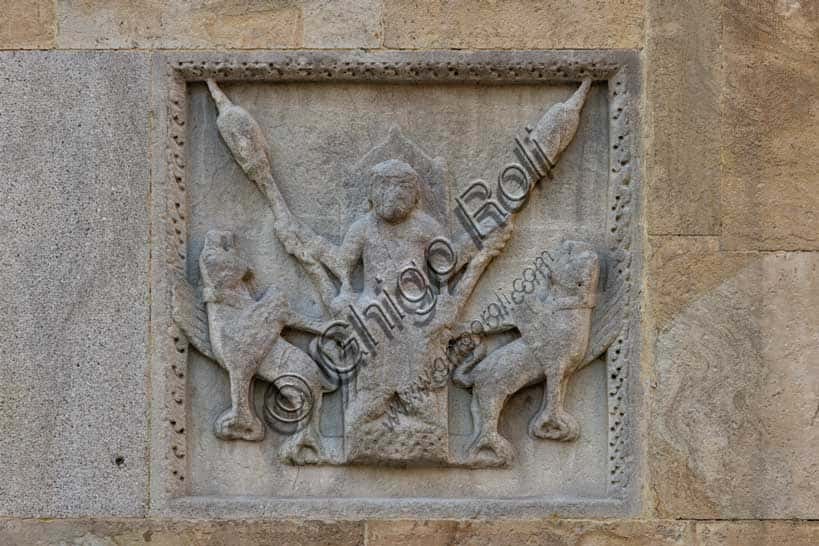 Il Volo di Alessandro Magno: bassorilievo di Benedetto Antelami a Fidenza