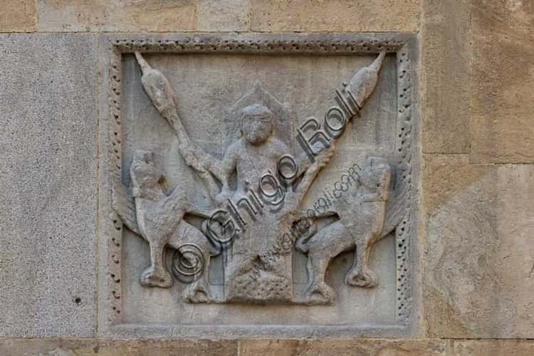 Il Volo di Alessandro Magno: bassorilievo di Benedetto Antelami a Fidenza