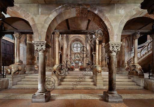 Duomo di Modena: Navata e Controfacciata dalla Cripta