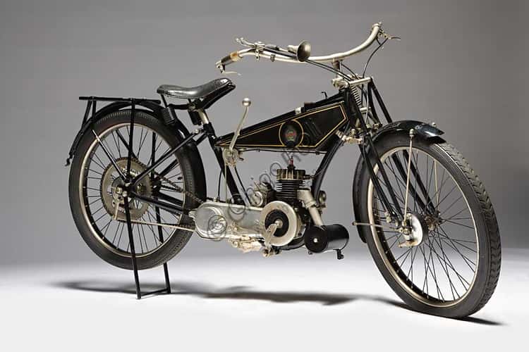 Benelli 125 del 1926: Moto d'Epoca Restaurata con Motore 123cc
