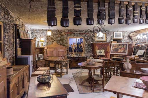 Bormio Antique Store: Valtellina Antique Furniture for Collectors