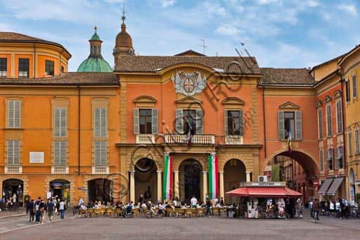 Palazzo del Comune a Piazza Prampolini, Reggio Emilia: Architettura e Bar
