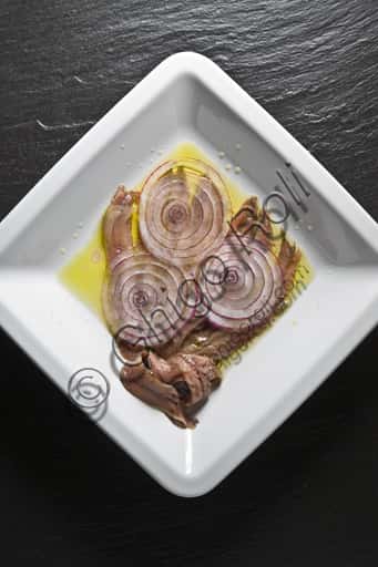 Alici e Cipolle: Ricetta e Significato del Piatto Tradizionale