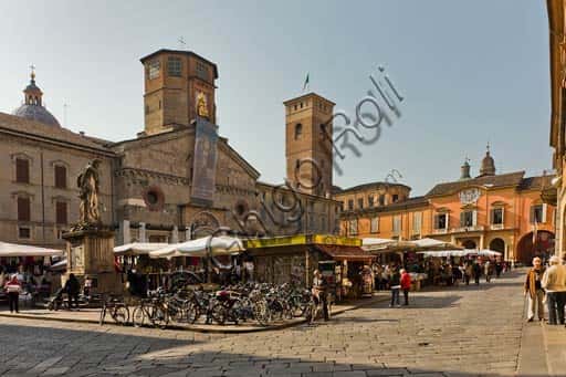 Piazza Prampolini a Reggio Emilia: Duomo, Palazzo Comunale e Mercato