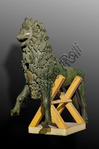 Guelf Lion Bronze Statue: Original from 1274 in Perugia