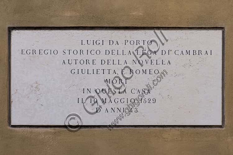 Tietta in bronzo dedicata a Luigi da Porto a Vicenza