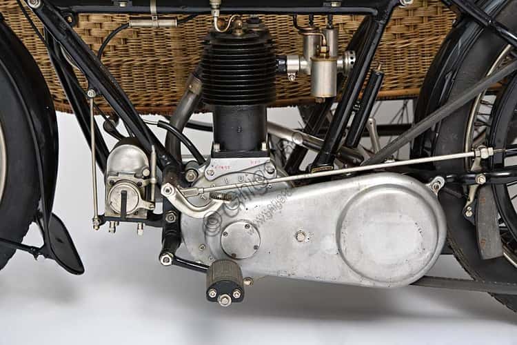 Triumph H Side 1918: Motocicletta d'Epoca con Motocarrozzetta