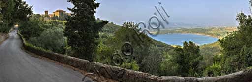 Veduta Panoramica di Populonia e del Golfo di Baratti in Toscana