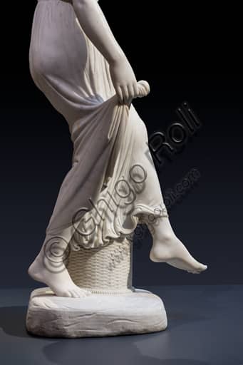 Dettaglio gambe scultura Giovane Danzatrice marmo Bertel Thorvaldsen