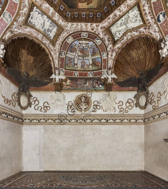 Veduta della parete occidentale della Camera delle Aquile, Palazzo Te Mantova, affreschi di Giulio Romano per Federico Gonzaga