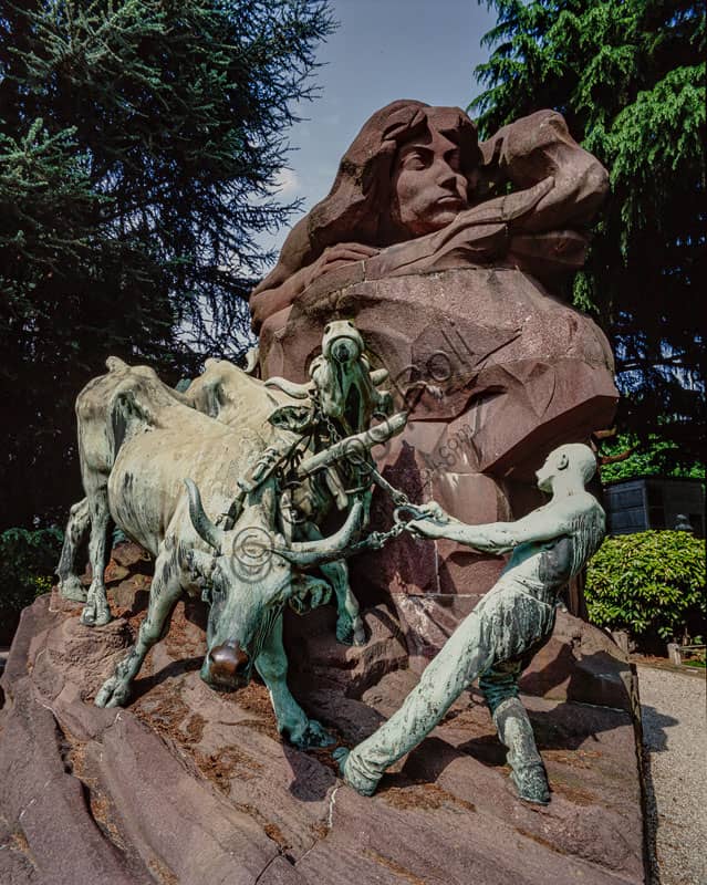 Besenzanica funerary aedicule, sculpture by Enrico Butti, Monumental Cemetery