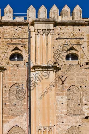 Facciata orientale del Palazzo dei Normanni a Palermo, mostra la giustapposizione di architettura medievale e moderna