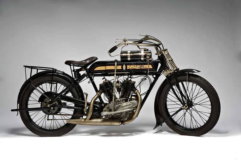 Frera 8/10 Hp S 1140, restored 1921 vintage motorcycle, with V-twin engine and dual rear brakes