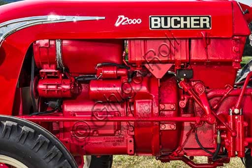 Dettaglio tecnico del trattore storico Bucher D-2000 del 1962 con motore MWM diesel