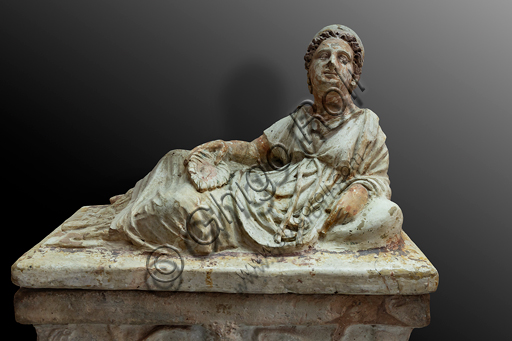 Etruscan terracotta cinerary urn, Faina Museum Orvieto, detail of the lid with reclining figure