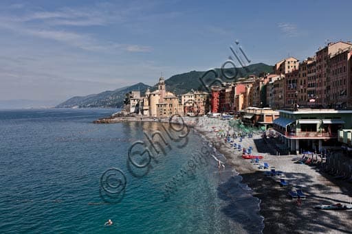 Veduta della Spiaggia di Camogli con la Parrocchiale dell'Assunta