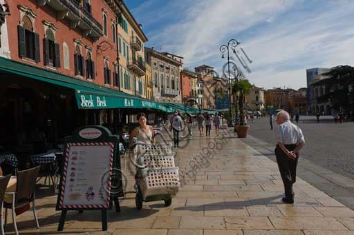 Il Liston di Piazza Bra a Verona: Cuore Architettonico e Sociale