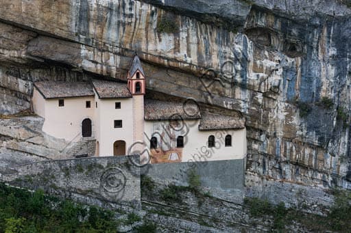 Eremo di San Colombano a Rovereto: Architettura Rupestre sul Leno