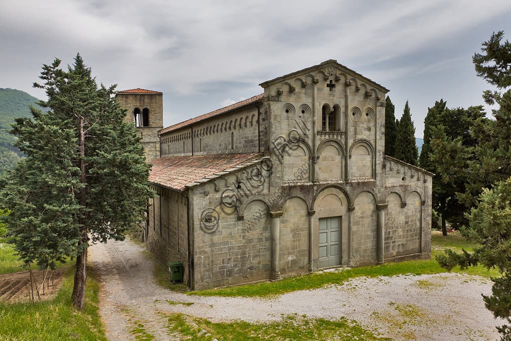 La Pieve dei Santi Tommaso e Ansano a Castelvecchio: Storia e Architettura
