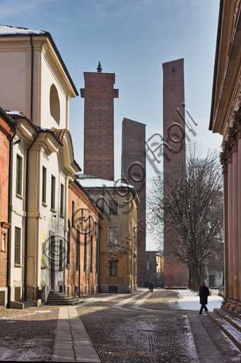 Le Tre Torri Civiche Romaniche di Piazza Leonardo da Vinci a Pavia
