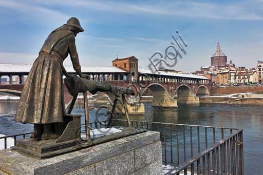 Ponte Coperto di Pavia sul Ticino: Architettura e Monumento alla Lavandaia