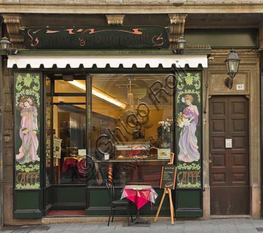 Caffè Percivate a Strada Nuova: Le Vetrate Liberty del Bar Storico