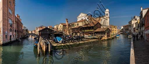 Squero di San Trovaso: Historic Gondola Shipyard in Venice