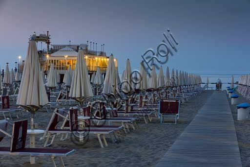Gabicce Mare: Evening View of the Beach and Mississippi Restaurant
