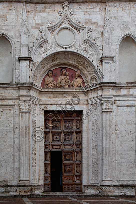 Portale della Chiesa di Sant'Agostino a Montepulciano: La Lunetta in Terracotta di Michelozzo