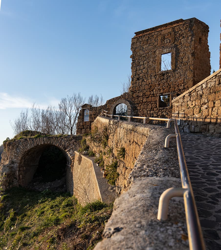 Civita di Bagnoregio: Il Borgo che Muore nel Lazio