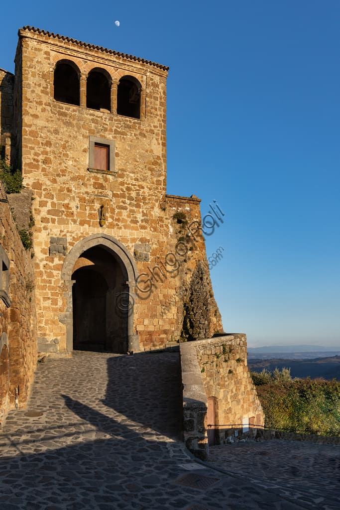 Porta di Santa Maria a Civita di Bagnoregio: Portale Etrusco-Romano