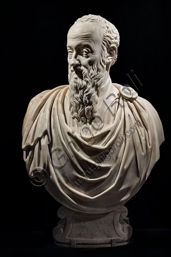 Busto Ritratto di Giovan Battista Ferretti: Scultura Rinascimentale in Marmo
