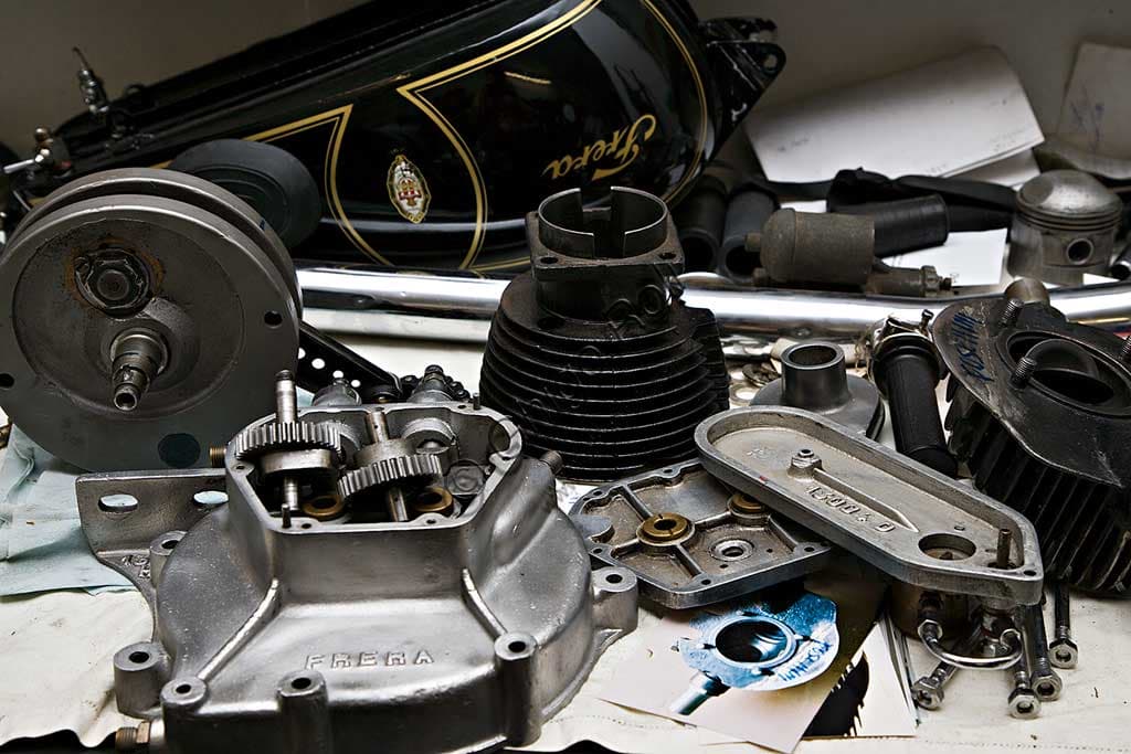 Benito Renzo Battilani: Restauro Moto Classiche nell'Officina del Collezionista