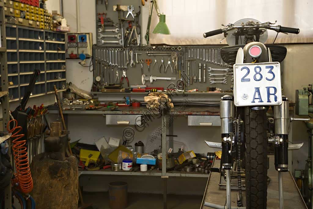 Collezione Moto d'Epoca Benito Renzo Battilani: Officina e Restauro