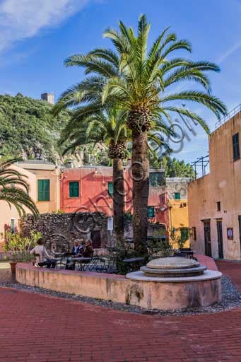 Varigotti: il Borgo Saraceno e la Torre di Avvistamento Storica
