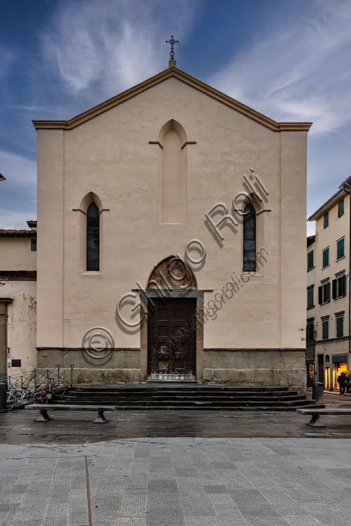 Facciata della Chiesa di Sant'Ambrogio a Firenze: Analisi Architettonica