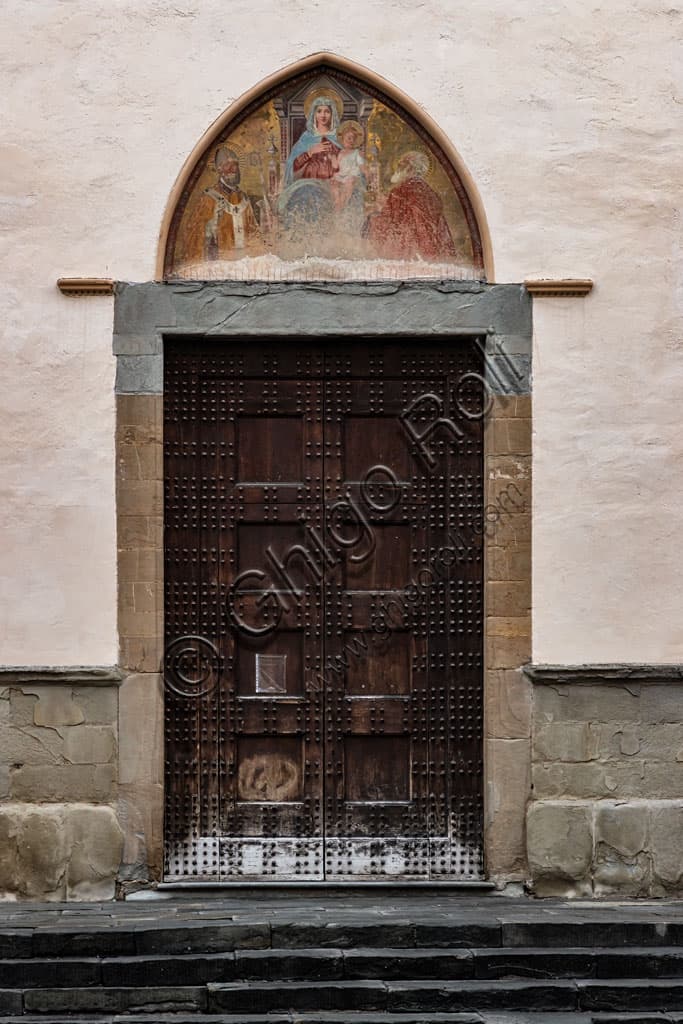 Portale della Chiesa di S. Ambrogio a Firenze e lunetta con affresco