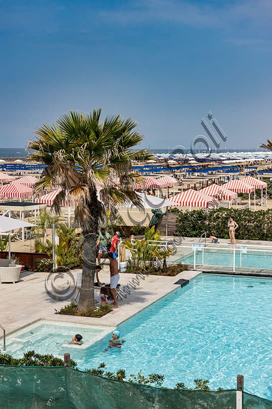 Bagno Primavera: Spiaggia e Piscina a Marina di Pietrasanta