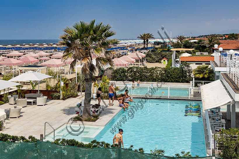 Bagno Primavera: Piscina e Spiaggia Esclusiva a Marina di Pietrasanta