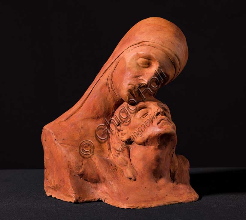 Pietà di Enzo Nenci: Scultura in Terracotta e Arte Sacra in Italia