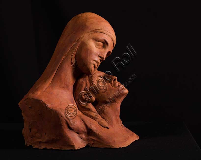 Pietà di Enzo Nenci: Scultura in Terracotta | Modena e Arte Emiliana