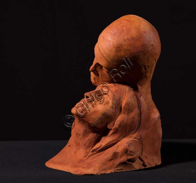 Pietà di Enzo Nenci: Analisi della Terracotta del 1903-1972