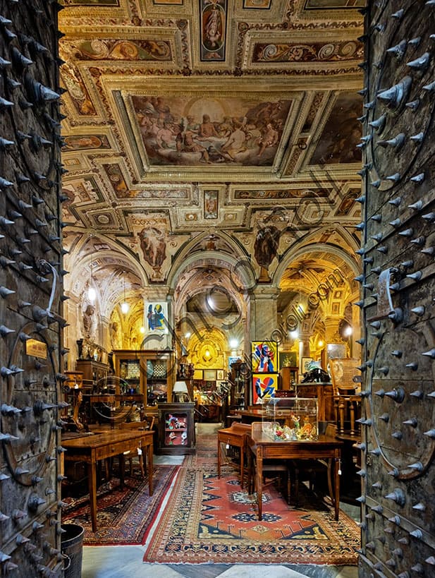 Galleria Imperiale a Genova: Antiquariato e Modernariato in Piazza Campetto
