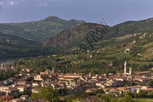 Veduta panoramica del borgo storico di Bobbio immerso nella Val Trebbia
