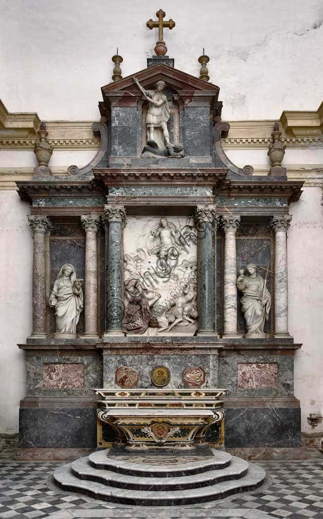 Mausoleo di San Pio V: l'Altare della Resurrezione nella Basilica di Santa Croce