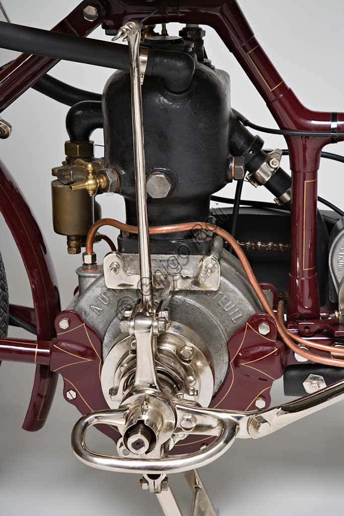 Auto-Fauteuil (1908): Storia e Caratteristiche del Primo Scooter