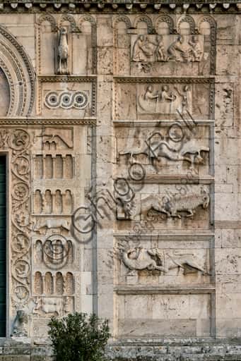 Bassorilievi Romanici a San Pietro Spoleto: Scene Bibliche e Favole